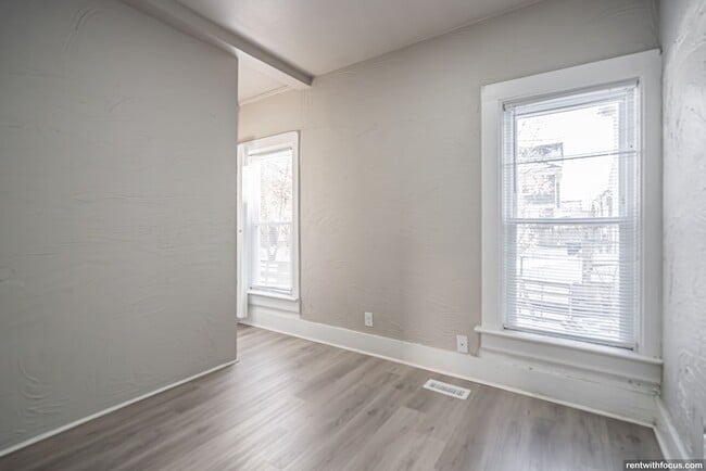 Building Photo - 716 Central St