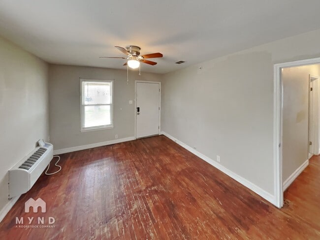 Foto del edificio - 4925 Merrimac St