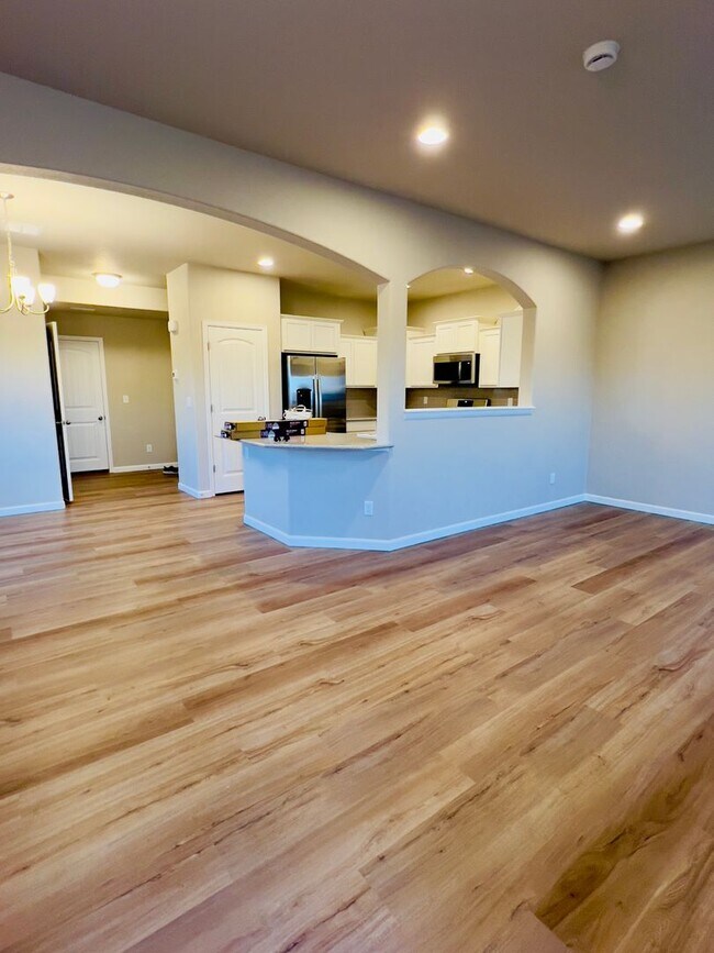Foto del edificio - Newly Built Larson Ranch Townhome