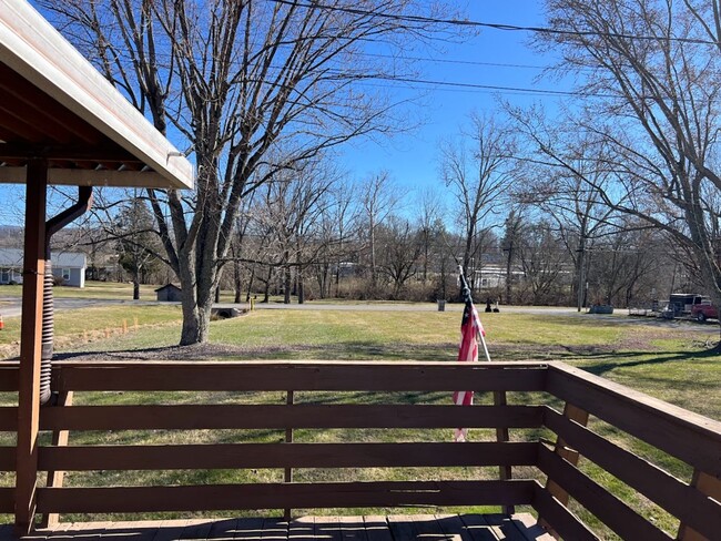 Building Photo - *PENDING APPLICATION*2 bedroom, 2 full bat...