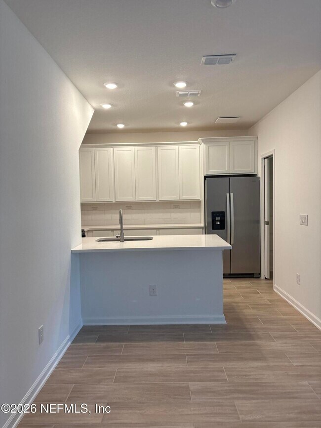 Building Photo - 135 Silver Myrtle Ct