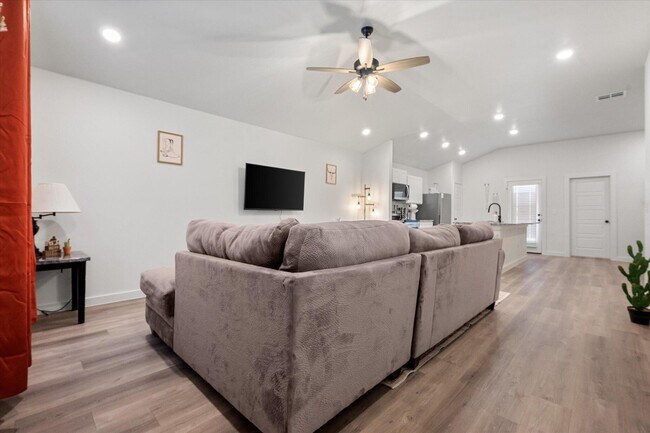 Foto del edificio - 2133 Langford Ave