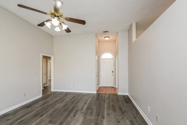 Building Photo - 7234 Fox Creek Dr