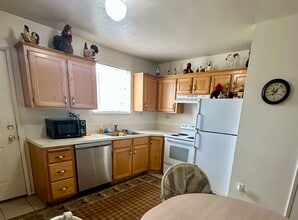 Building Photo - 647 N 400 W
