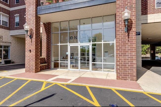 Front Entrance - 10 N Lake St