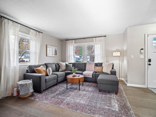 Foto del edificio - 4861 Pineview Dr