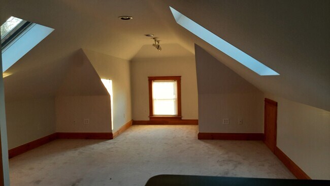 Building Photo - 169B Whipple Rd