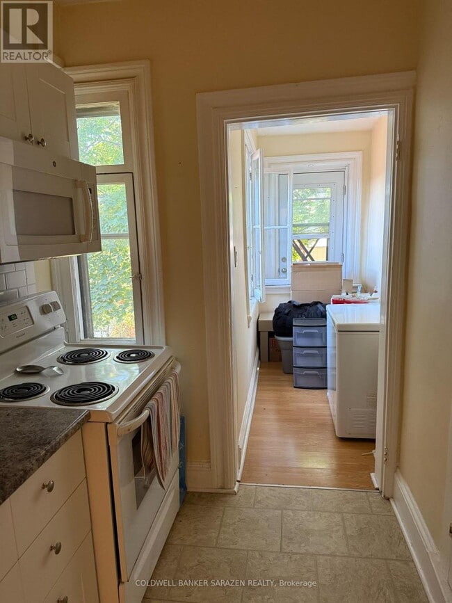 Building Photo - 5 - 76 FIFTH AVENUE