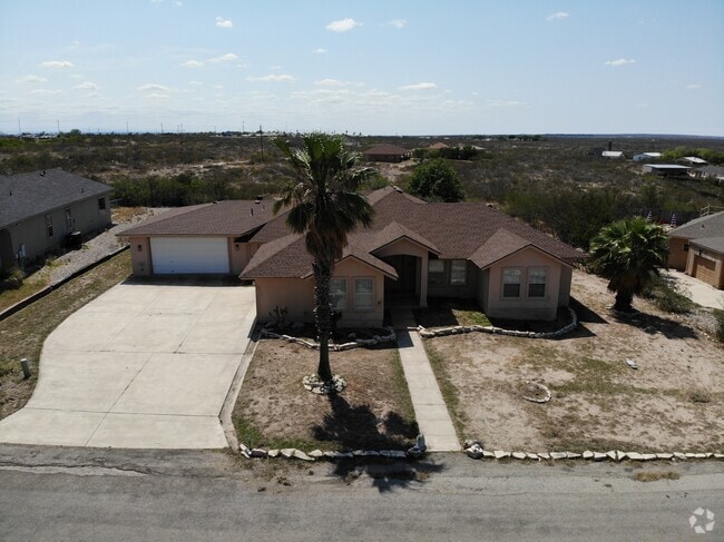 Building Photo - 123 La Paloma Dr