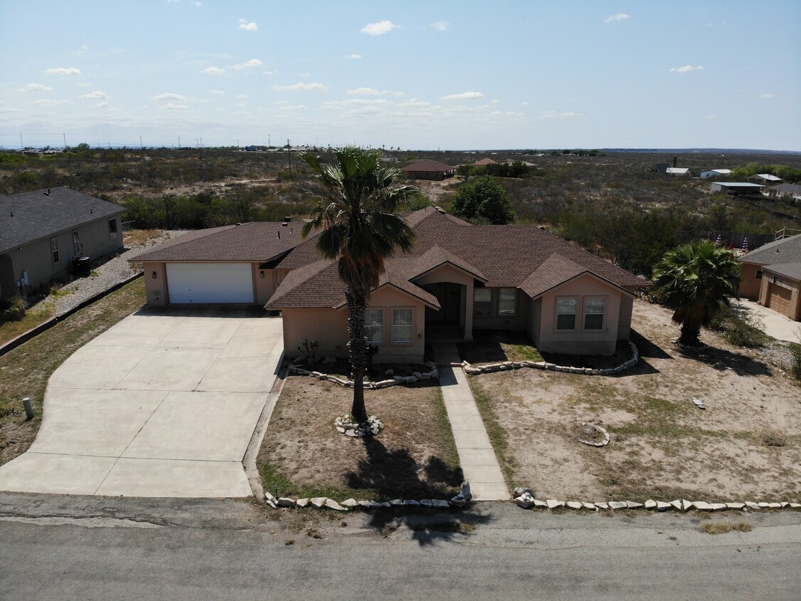 Primary Photo - 123 La Paloma Dr