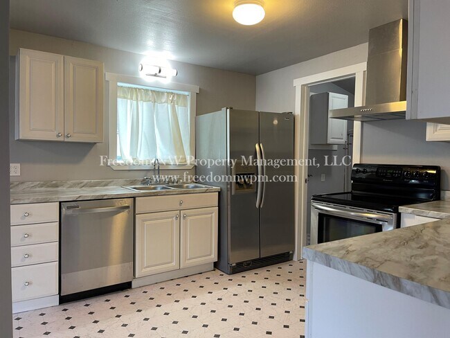 Foto del edificio - 515 Phoenix St NE