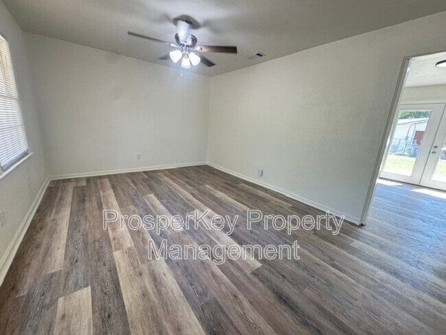 Foto del edificio - 5004 Kingston Dr