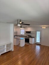 Building Photo - 1012 Powell Dr