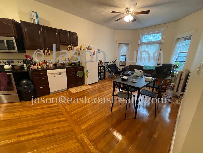 Foto del edificio - 1482 Beacon St