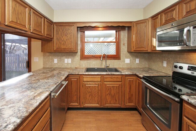 Foto del edificio - 2+ Bedroom Ranch Home with Finished Basement, Fenced Yard & Garage- Close to I-80