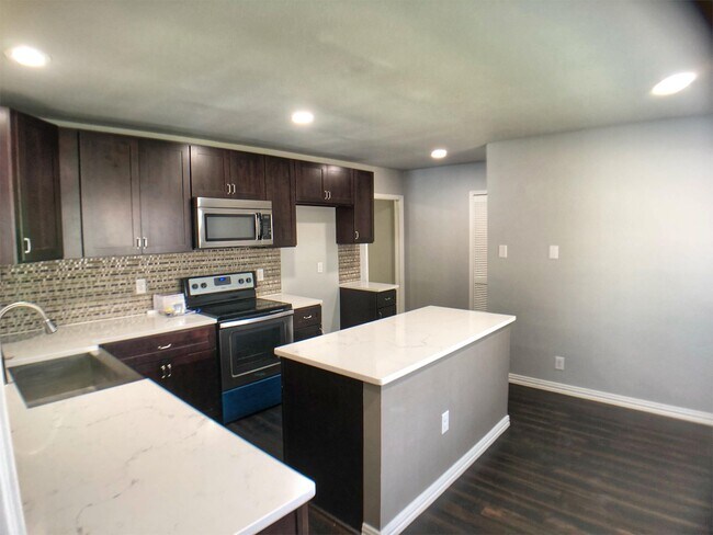 Building Photo - 13719 Briarmeadow St