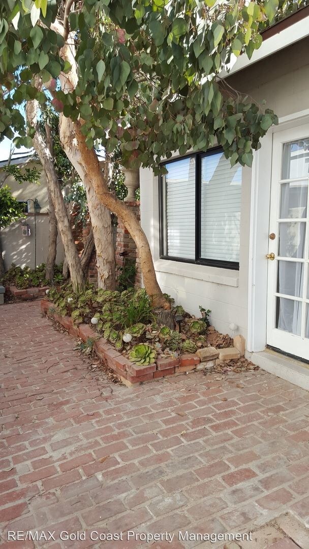 Building Photo - 3816 Ocean Dr
