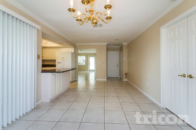Foto del edificio - 8105 Longbay Blvd