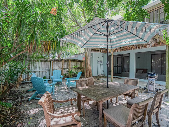 Building Photo - 925 Coquina Ln