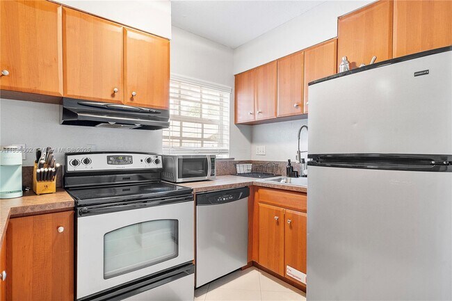 Foto del edificio - 901 NE 16th St