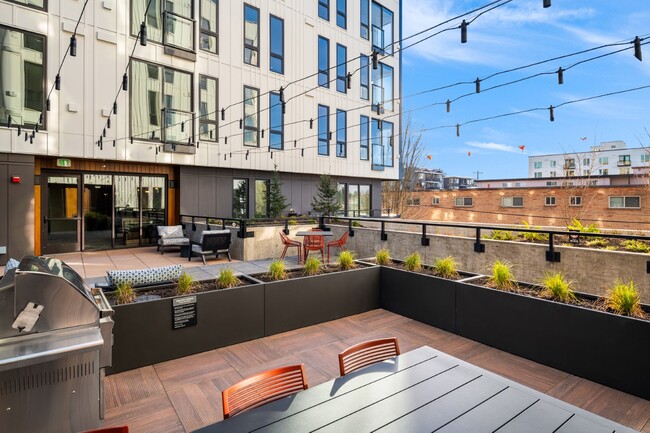 Building Photo - The Hemlock