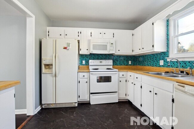 Building Photo - 2 Bedroom Townhome in Nashville
