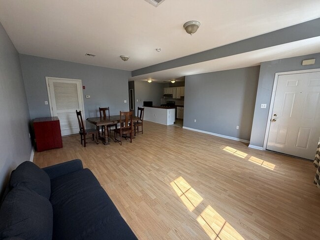 Building Photo - 372 Bramhall Ave