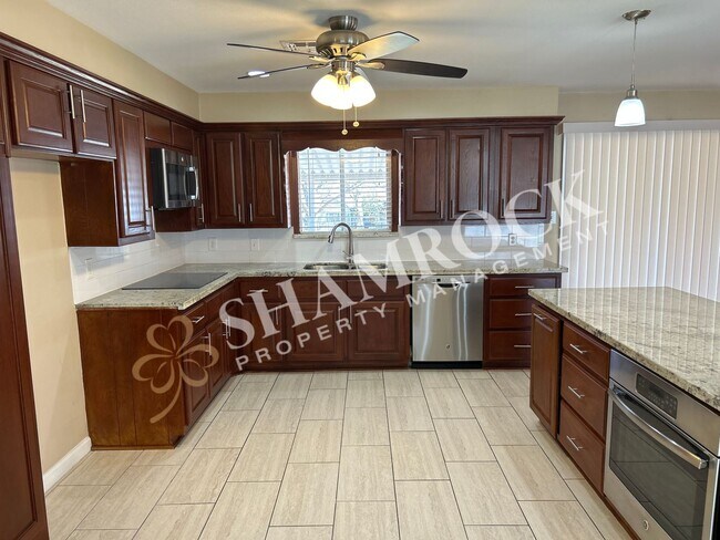 Foto del edificio - 7733 Fairway Rd