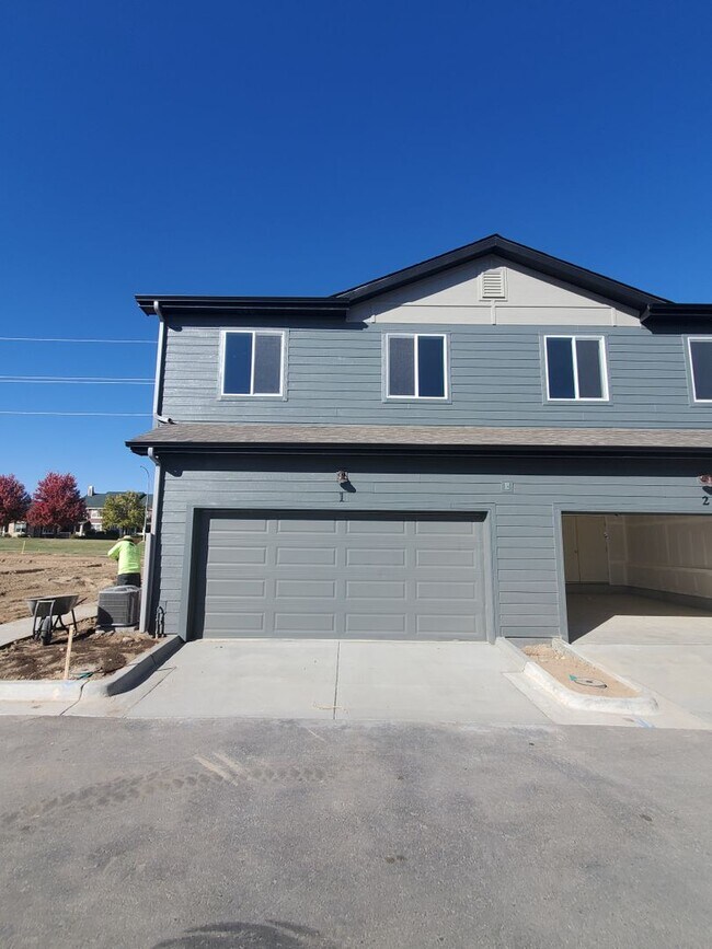 Building Photo - Updated and Bright 3 Bedroom Townhouse in Greeley!