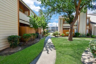 Building Photo - 10202 Forum Park Dr