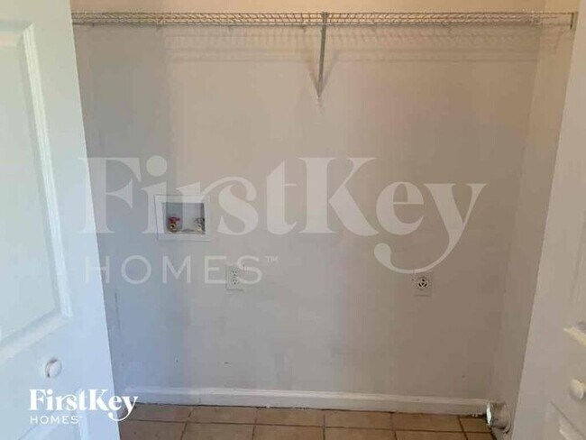 Foto del edificio - 5685 Cottage Ln