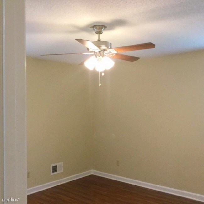 Foto del edificio - 149 Glenshannon Dr