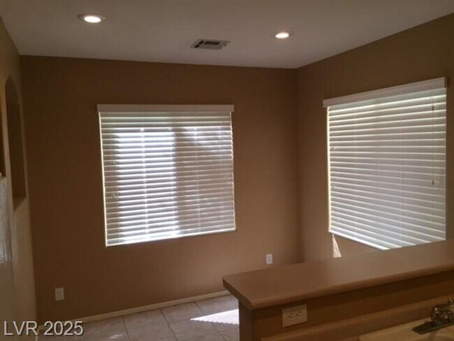 Foto del edificio - WONDERFUL 3 BEDROOM HOME AT END OF CUL-DE-...