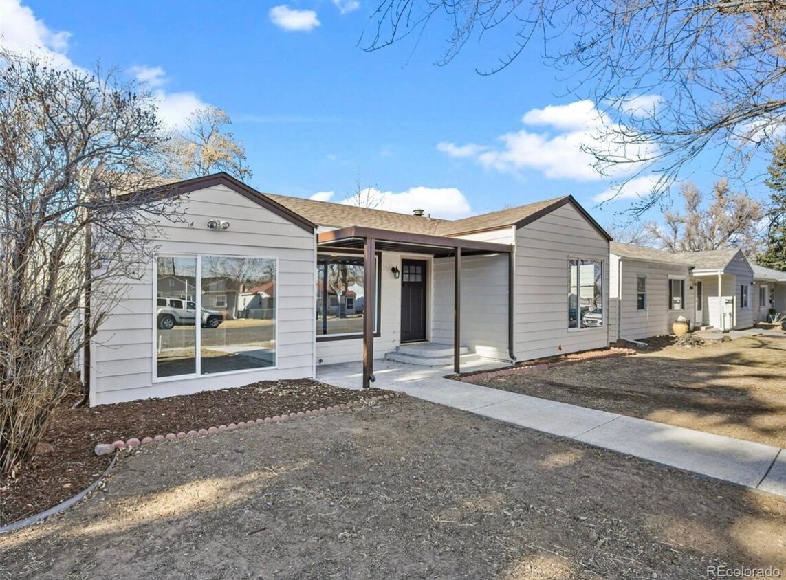 Foto principal - Updated 3BD, 2BA Englewood Home with Back ...