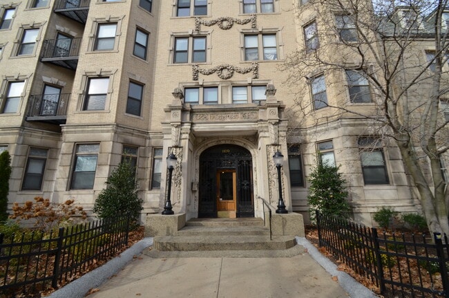 Building Photo - 1109 Boylston St