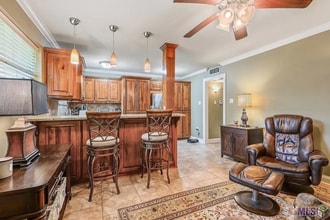 Building Photo - 1290 Park Blvd