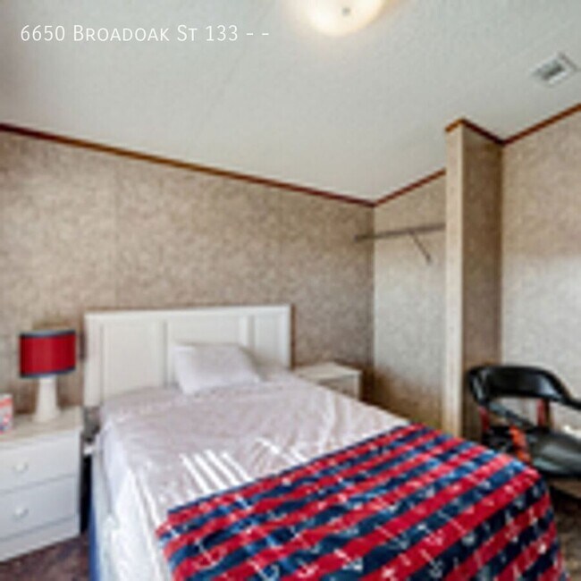 Foto del edificio - 6650 Broadoak St