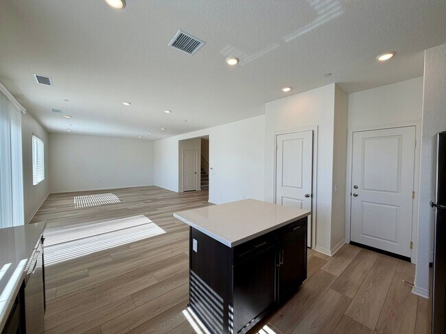 Building Photo - 9643 Babaco St