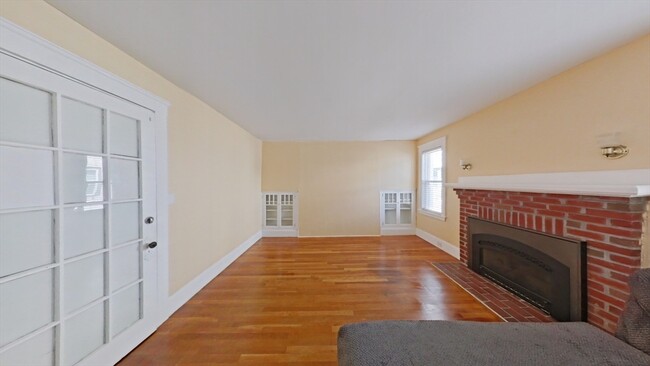 Building Photo - 5 Calumet St