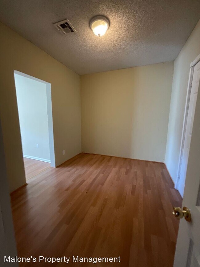 Building Photo - 3 br, 1.5 bath House - 617 2nd St. NW