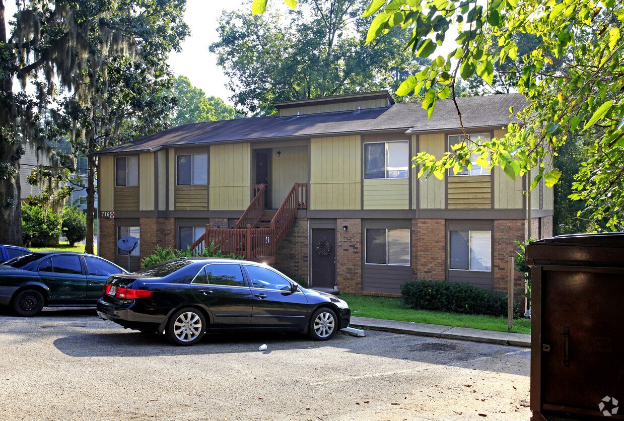 Foto del edificio - 716 Pointe Ct