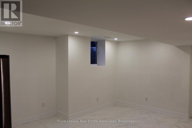 Photo du bâtiment - 2 Bakersfield Rd