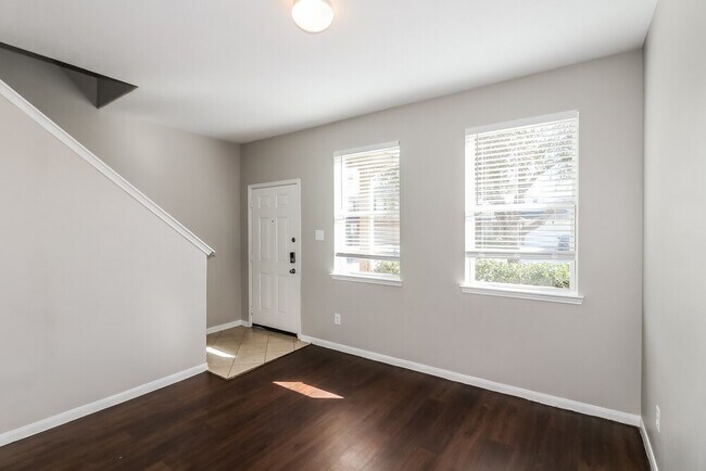 Foto del edificio - 1006 Blair Field Ln