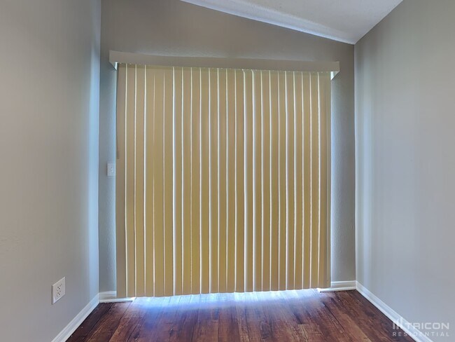 Building Photo - 3263 Jorns St