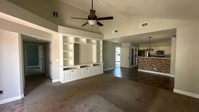 Building Photo - 8847 N 47th Ln