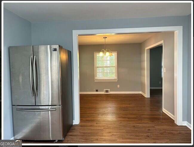 Building Photo - 2354 Greenglade Rd NE