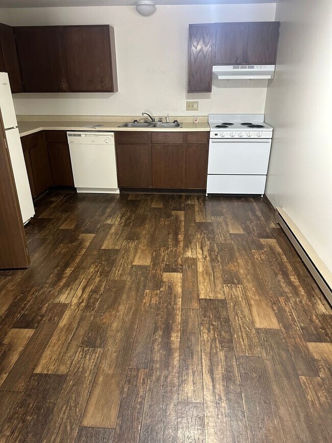 Foto del edificio - 2 BR 1BA Walkout Patio Garage Included