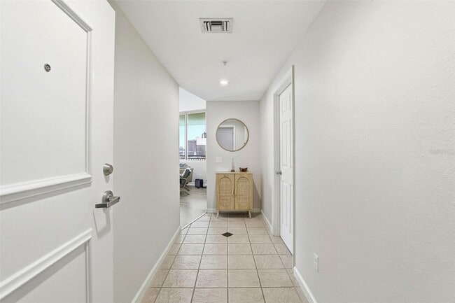 Building Photo - 322 E Central Blvd