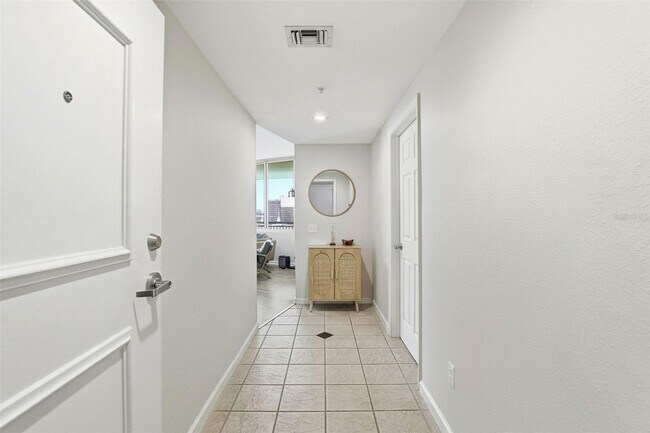 Foto del edificio - 322 E Central Blvd