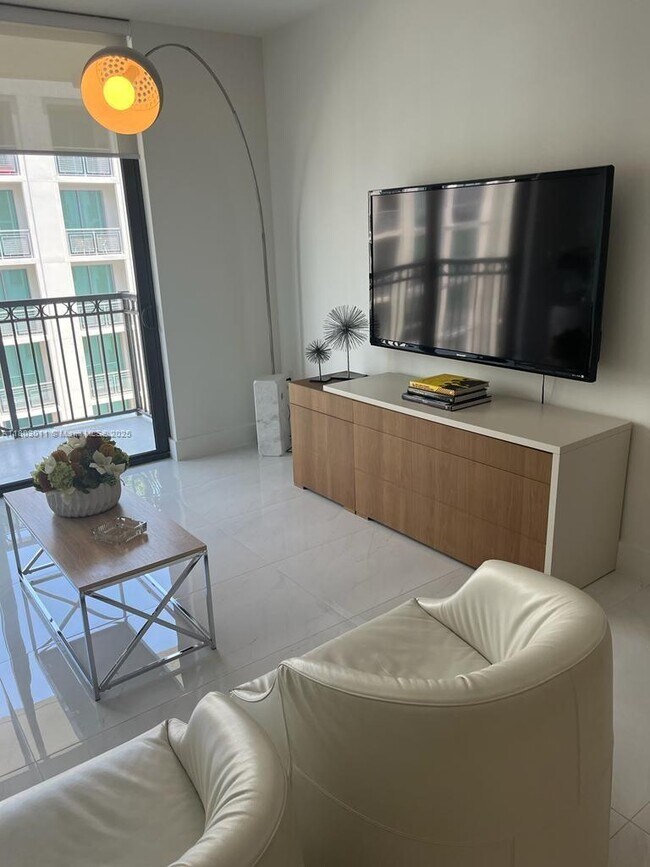 Foto del edificio - 301 Altara Ave